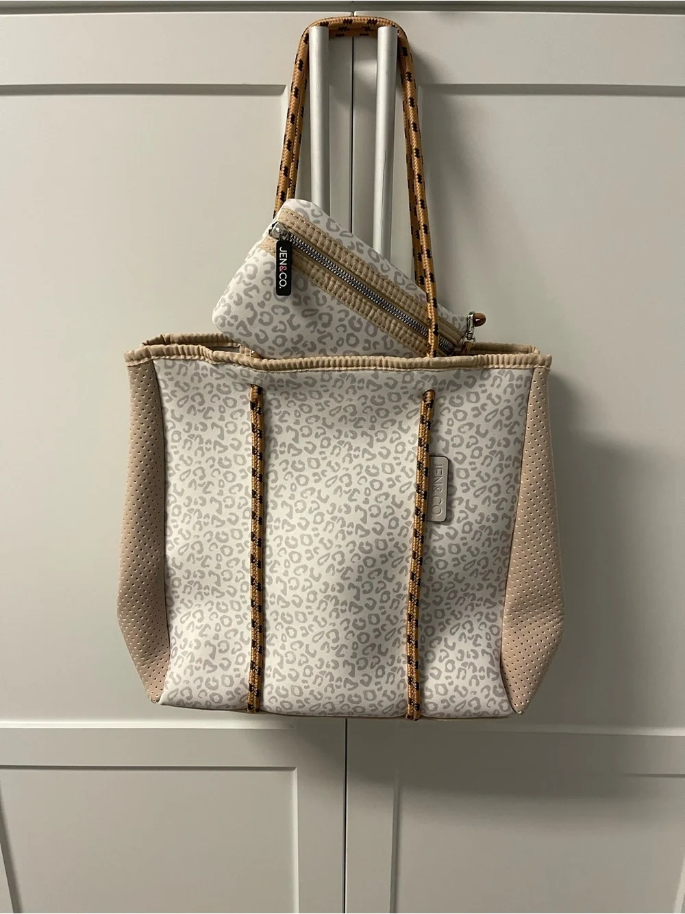 Cheetah Beige Large Meribella Tote be Jen & Co with Pouch NWOT